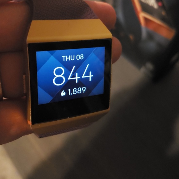 Fitbit Ionic - Picture 2 of 6